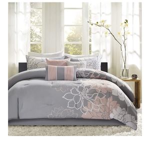 NWT 7 Pcs Traditional Chic Comforter King Set
